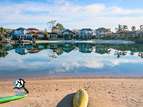 Renovated Beautiful Holiday Home with a Private Beach & Stunning Views!