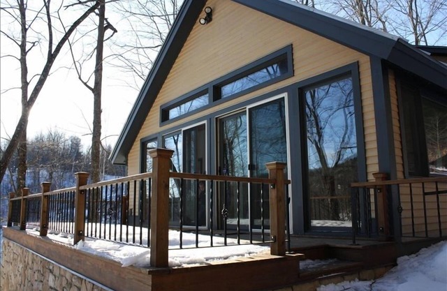 Renovated Cabin Overlooking Waterfall and Pond