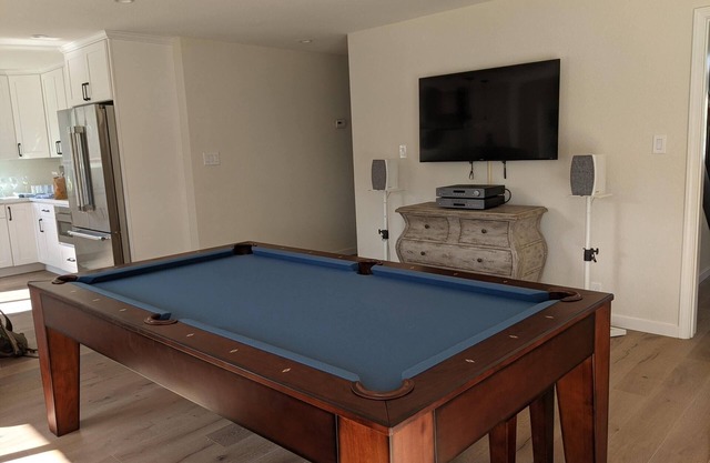 Renovated Coastal Retreat - 8 min walk to Ocean Bluffs