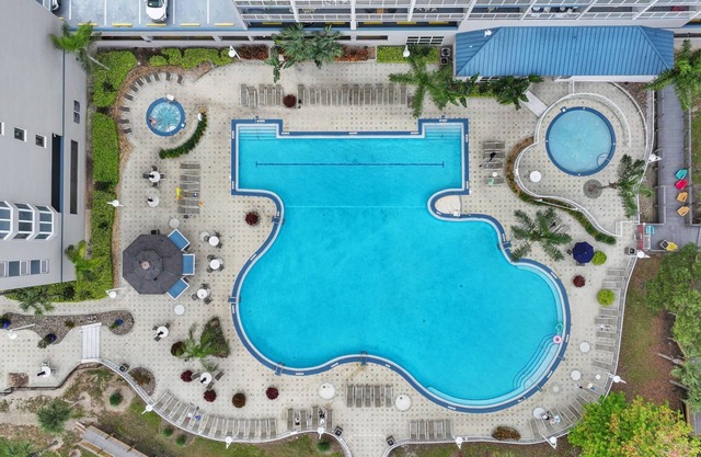 Renovated Condo 2mi from Disney Lake
