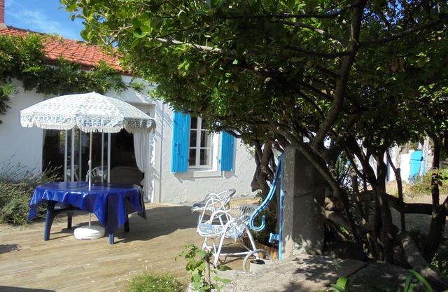 Renovated country house of about 70 M2 with enclosed garden