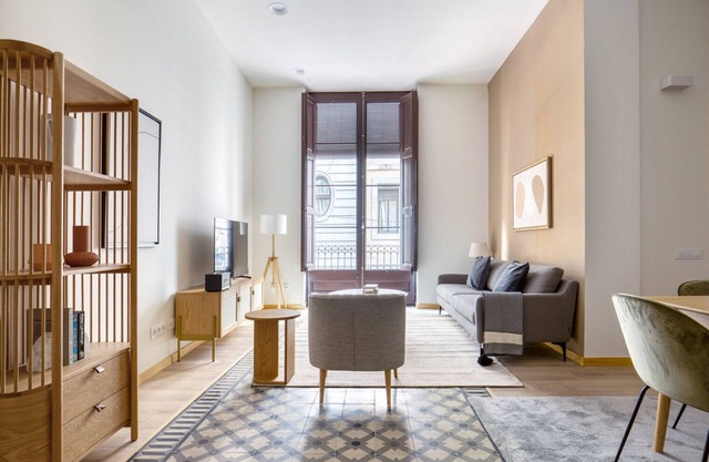 Renovated El Born 2BR nr Port Vell, by Blueground