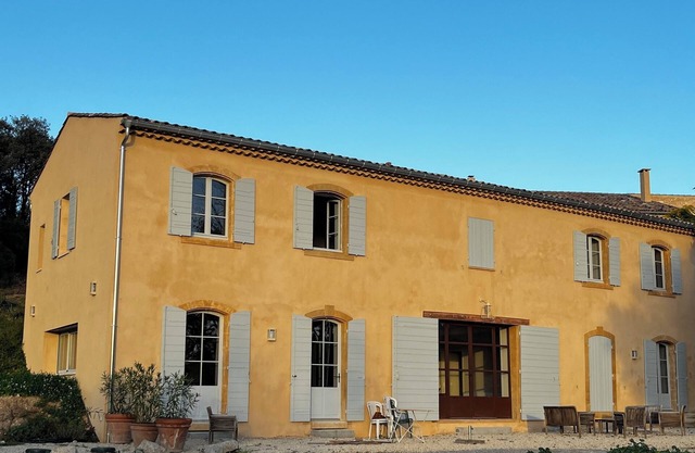 Renovated farmhouse in the South Luberon countryside - 14 pers