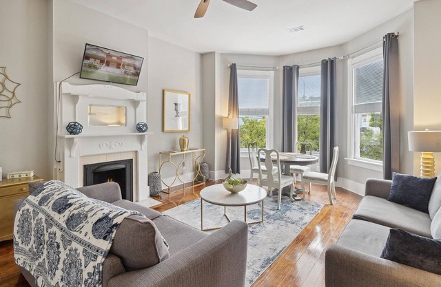 Renovated Georgian Manor w/Parking Near Forsyth Park by Lucky Savannah