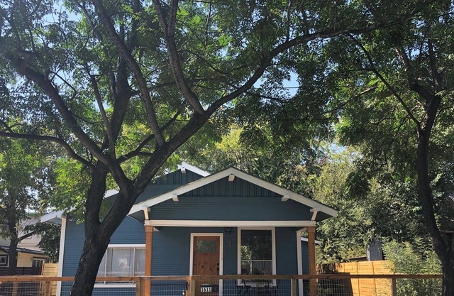 Renovated historic home centrally located to Pearl and Downtown