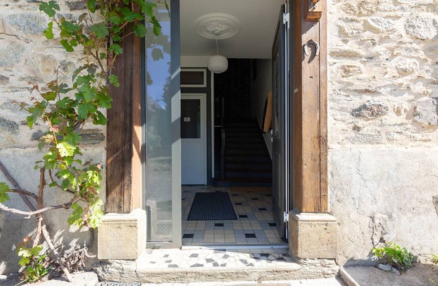 Renovated House for 12, Near Loudenvielle, WiFi, Garden, Secure Barn, Pet-Friendly