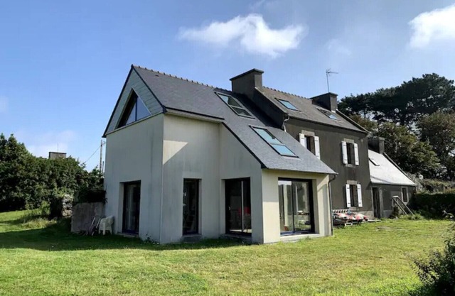 Renovated house, quiet, with large garden near beaches and GR34