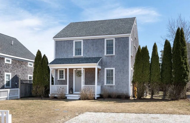 Renovated Naushop Home!