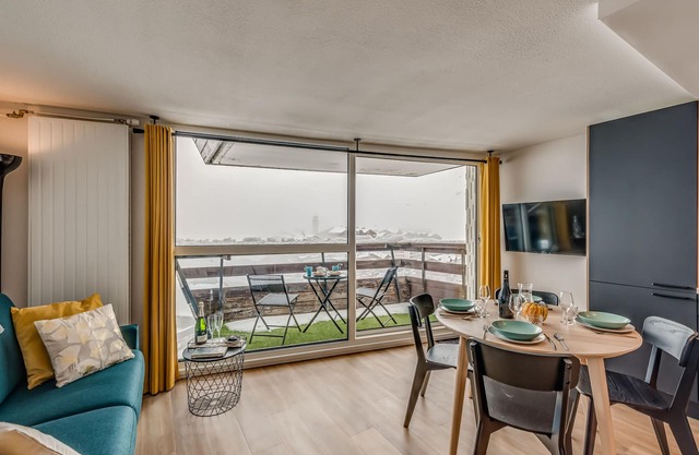Renovated Premium Studio in Tignes with balcony and hotel services included