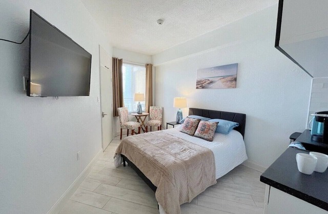Renovated Beach Front Studio - Hawaiian Inn Resort