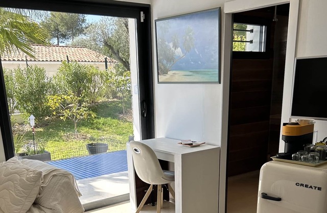 RENT A GROUND FLOOR STUDIO AT THE MARIN COTTAGE