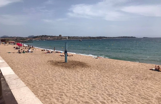 Rent studio with terrace 20m from the beach, Le Capitol in Fréjus.