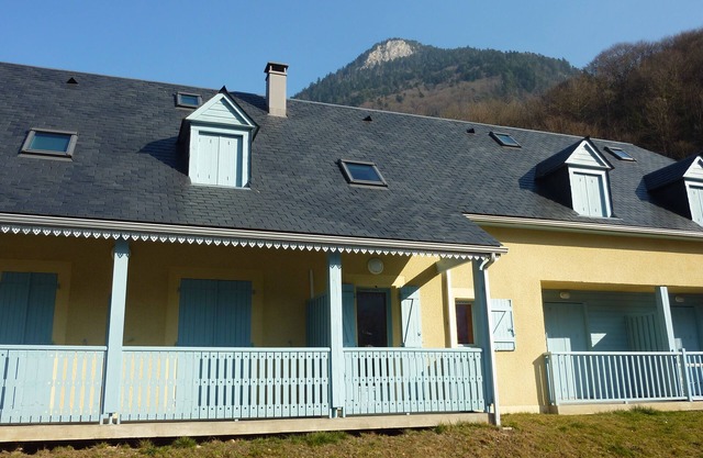 RENTAL NEW CHALET CAUTERETS 3 P 5 PEOPLE TOWN CENTER PARKING TERRACE