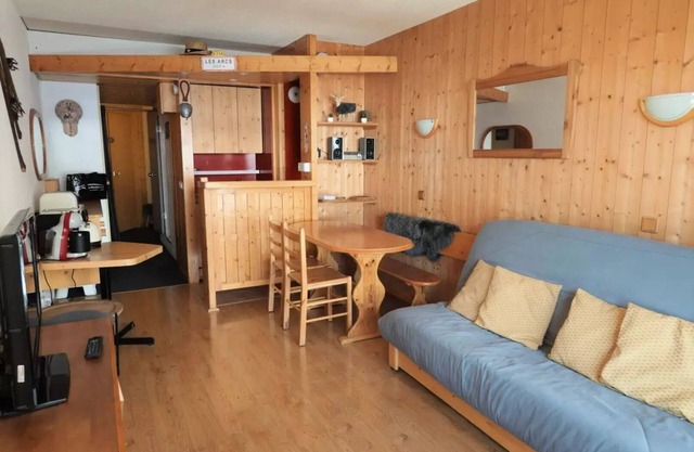 Residence Hotel Aiguille Rouge - Studio for 4 people in Arc 2000 ski to the feet, in the center of the resort, near shops, bowling and ice rink