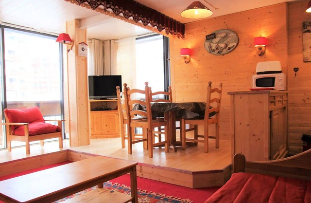 Residence Roc De Peclet 2 - VAL THORENS location: Warm studio with cabin in a quiet area
