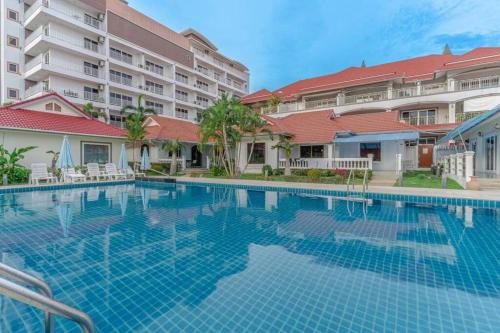 Resort 3-2BR Huge Pool, BBQ, 300m-Beach, 8 mins to Walking Street