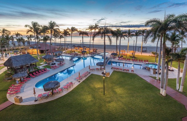 Resort & Location is everything you are dreaming about !