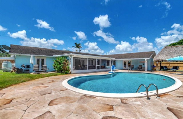Resort Pool Home Near Palm Beach