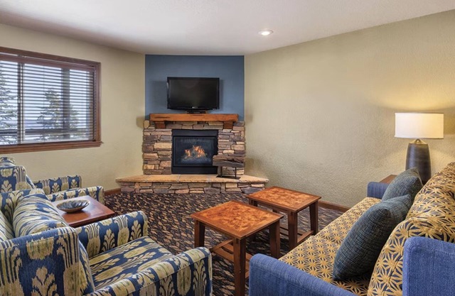 Resort Stay in Tahoe 15 min to Heavenly Ski Resort