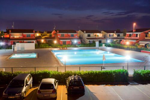 RESORT VILLAGE AQUA MARINA FAMILY - Daily Rooms Tidying - CocktailsBar- Pet Friendly - with Hypermarket - Delivery Restaurant-Pizzeria - Room Breakfast with supplement - Ultra Fast Wi-Fi - Play Area for children - Olympic Swimming Pool - Parking