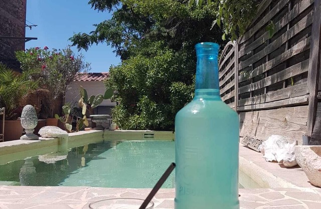Restored former sheepfold, swimming pool/spa. Quiet, close to the sea and Spain