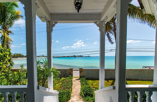 Restored Historic Waterfront Captains Estate, Sunset Views, Walk to Beach