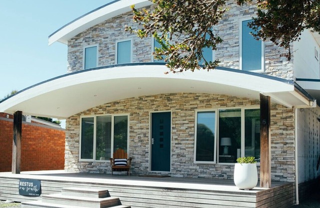 Restus on South ~ Coastal luxury.