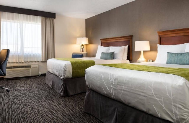 Retreat in the Heart of Park City! Free Breakfast, Indoor Pool, Pets Allowed!