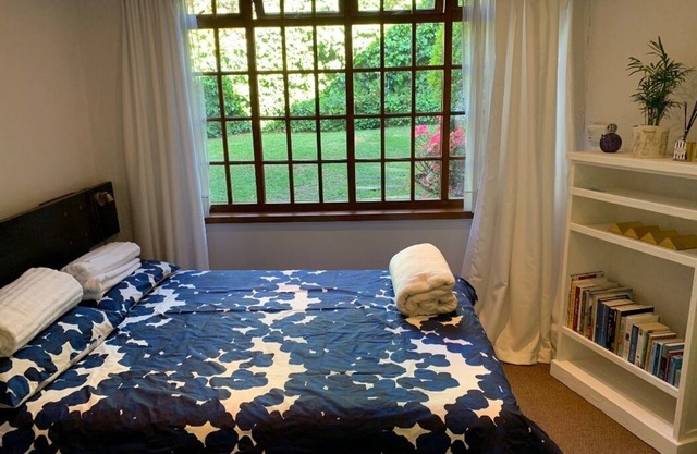Retreat on 5th - the quiet side of Melville