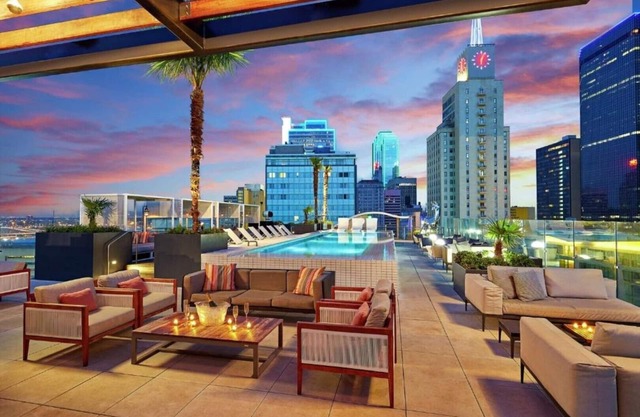 Retro-chic hotel in downtown Dallas