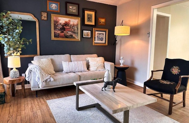 Retro Design House Nears The Zoo