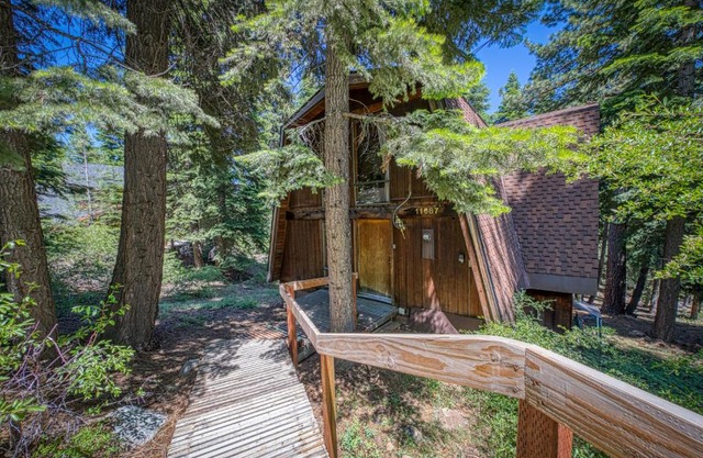 Retro Family Gathering Home in Tahoe Donner