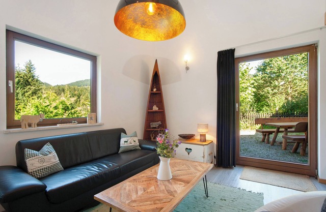 'Reuterwanne' holiday flat with mountain views, large garden and private terrace
