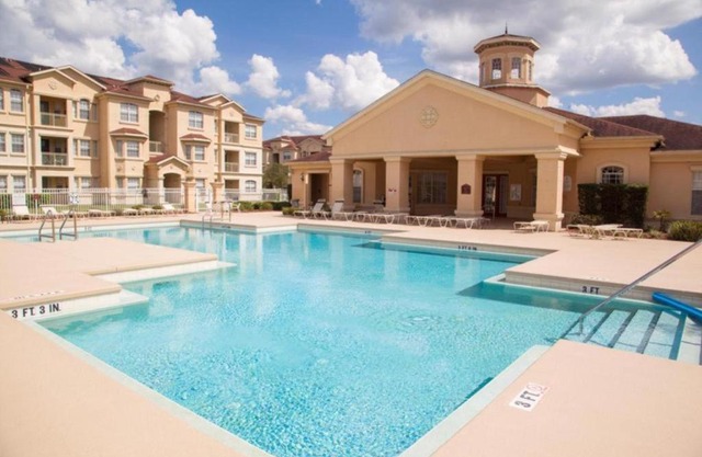 Revived Condo with Pool and 20 minutes from parks