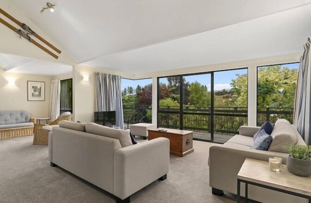 Rippon Lea - Wanaka-Relax and unwind, or set out on an adventure