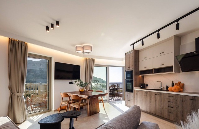 RIRIKA Beach Living, New Feel-At-Home Luxury Beach Suite