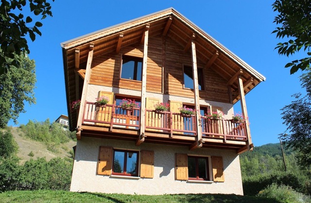 Risoul village chalet sleeps 10 to 16