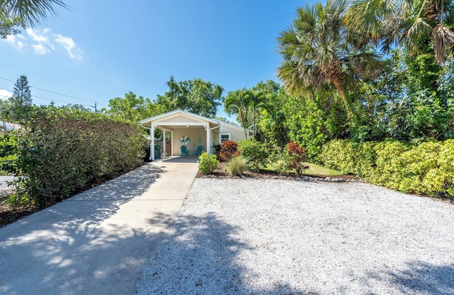 Rita Retreat - Beautiful 2/2 with private pool