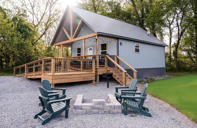 River Boat Ramp~Private HotTub~Lake Cumberland~Firepit~Pickleball~Playground