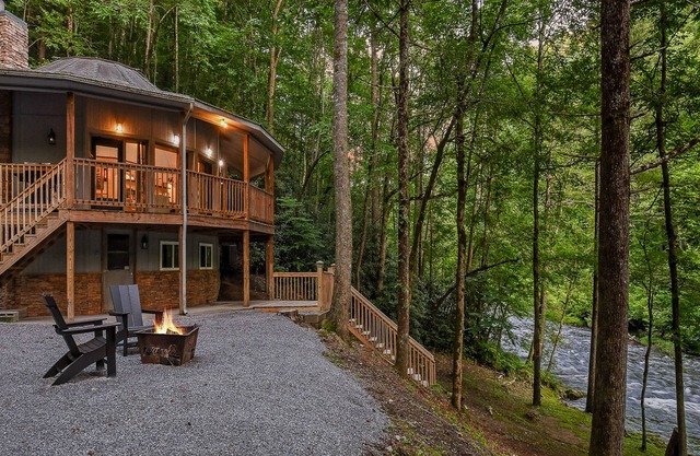 River Dreams: Pet Friendly, Free Attraction Tickets, Creek Views & Access, Firepit