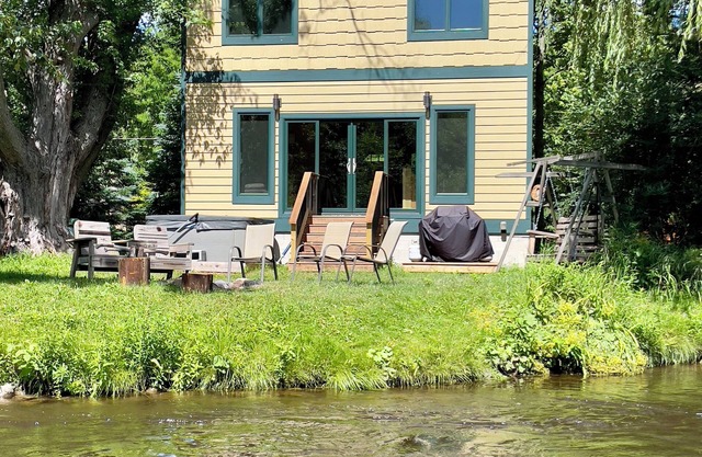 River Falls Cottage 2BR with loft Waterfront cottage with Hot tub Traverse City