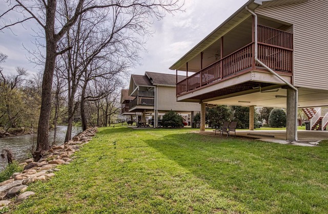 River Front-Covered Parking-1 Mile Off Main Parkway-Year round fishing Motor cycle Friendly