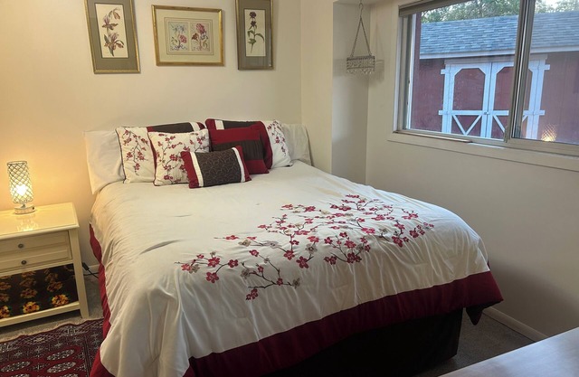 River Getaway - Serene, peaceful, yet close to all attractions and activities.