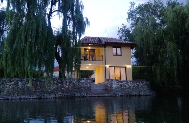 River House Buna