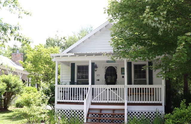 River Rest Cottage - #10 Fish Camp