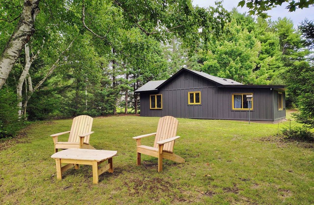 River Retreat-Cozy Cabin on 3 Acres in Hayward