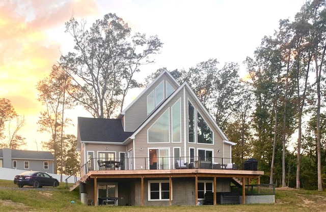 River Retreat-modern luxury 5 min to Skyline Drive