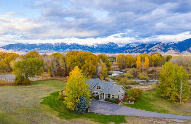 River's Bend Retreat - Fishing on the East Gallatin River with Mountain Views