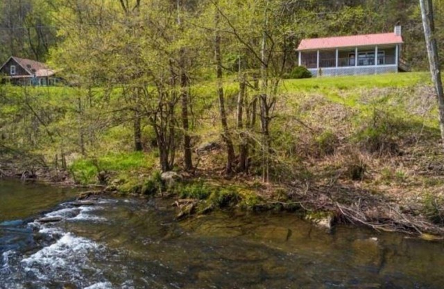 River Song, Near River, Hot Tub, Foosball, WIFI $685 FREE tickets each paid day!