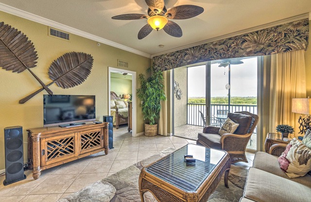 River Strand Country Club Condo w/Pool Access!